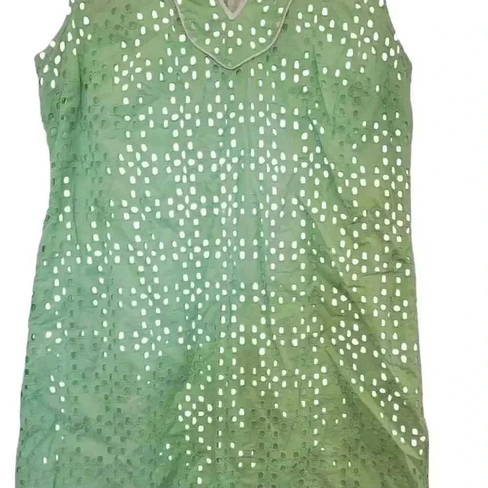 Crown & Ivy Women's Green Cotton Eyelet Sleeveless Shift Dress - Picture 3 of 8
